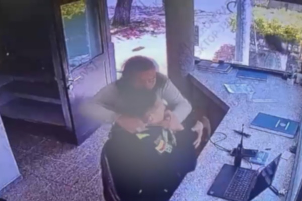 Policía resultó herido tras ser atacado con arma blanca en un CAI; el agresor fue abatido