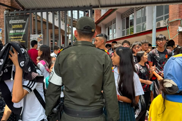 Operativo por seguridad en el colegio Caldas tras alertas de la comunidad educativa