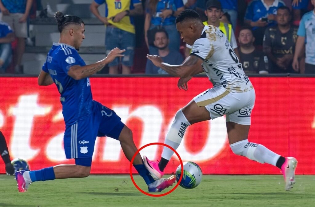 «11 contra 11 no perdíamos»: DT de Llaneros explota tras expulsión de Jhon Vásquez ante Millonarios