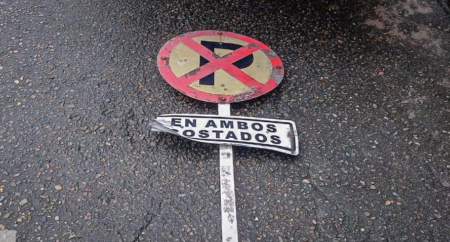 Tras actos de vandalismo, Alcaldía recuerda millonaria sanción por dañar señales de tránsito
