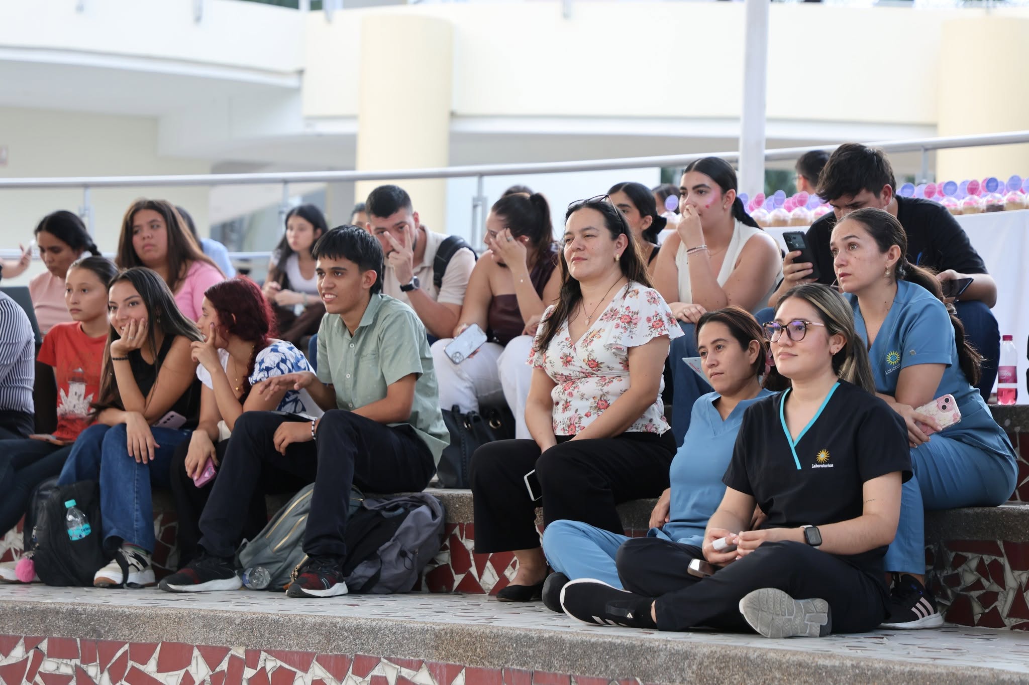 Universidad, IA o emprendimiento: ¿qué quieren hacer los jóvenes después del colegio?