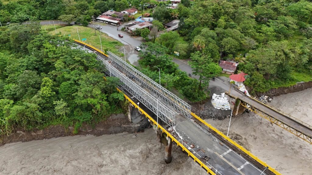 Puente militar restablece el paso vehicular en el Alto Ariari tras emergencia 2