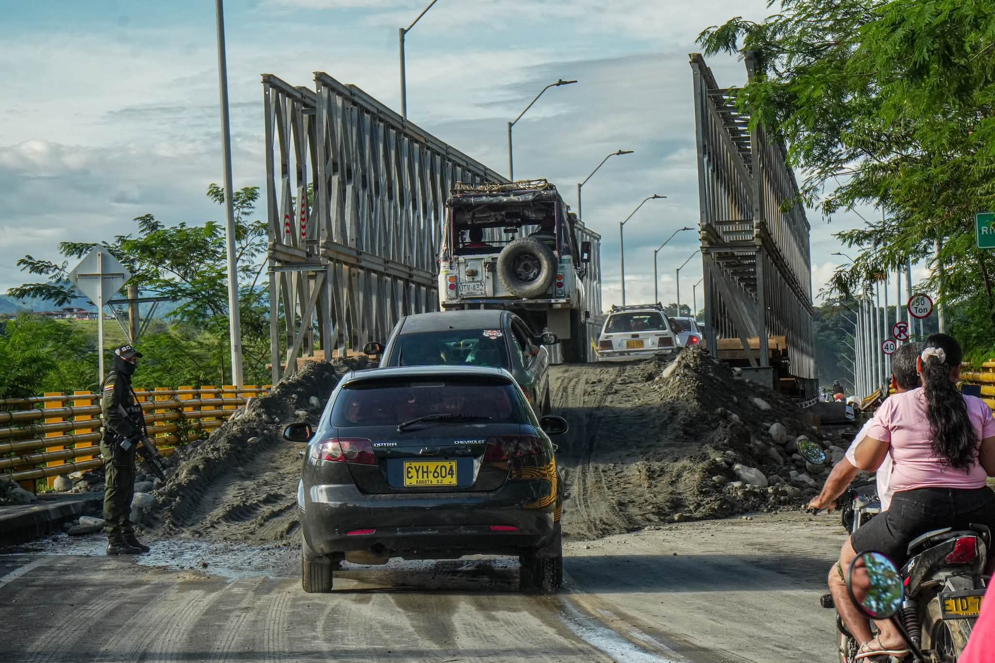 Puente militar restablece el paso vehicular en el Alto Ariari tras emergencia