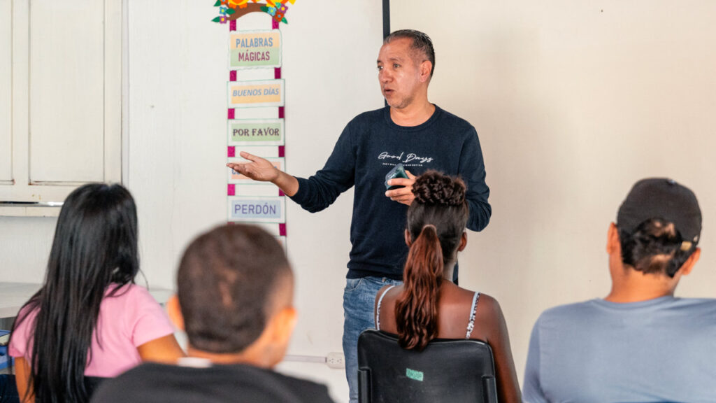 Así acompañan a las personas que deciden abandonar los grupos armados ilegales