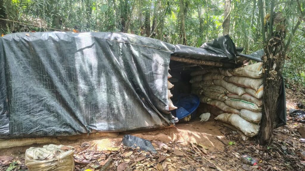 Destruyen laboratorio del Clan del Golfo en el Meta con capacidad para producir 1,5 toneladas de cocaína al mes 2 Destruyen laboratorio del Clan del Golfo en el Meta con capacidad para producir 1,5 toneladas de cocaína al mes 2