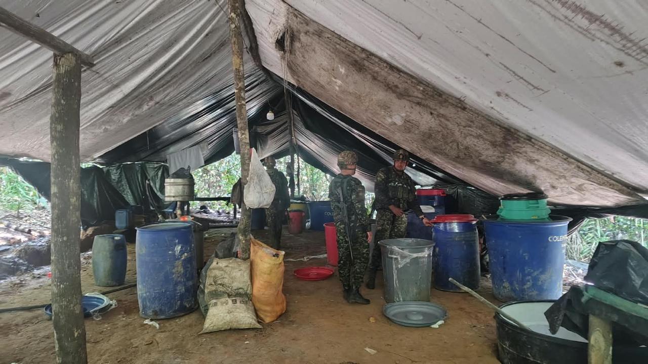 Destruyen laboratorio del Clan del Golfo en el Meta con capacidad para producir 1,5 toneladas de cocaína al mes