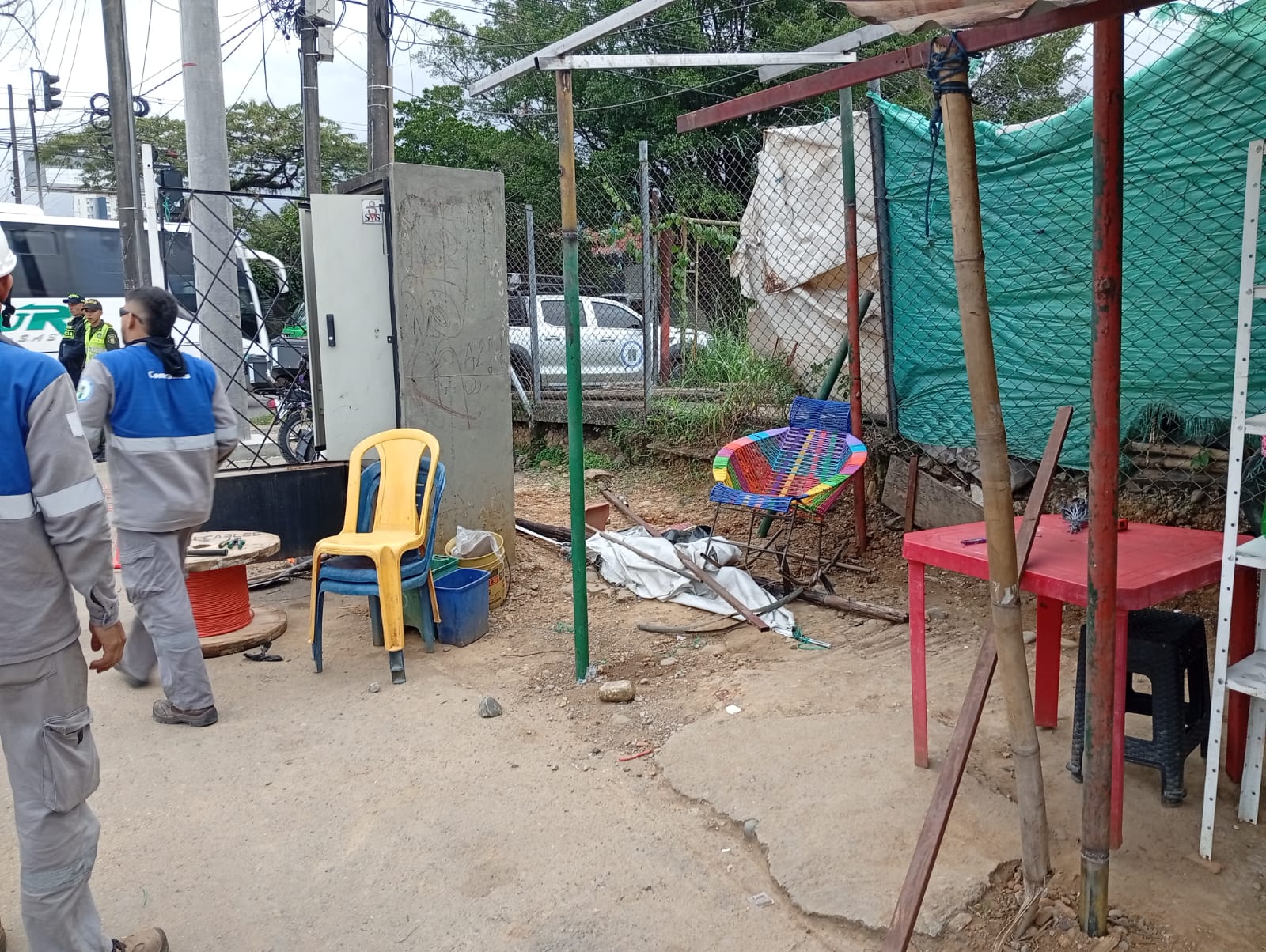 Vendedores ambulantes causaron daños en la red semafórica del sector de la Terminal de Transportes