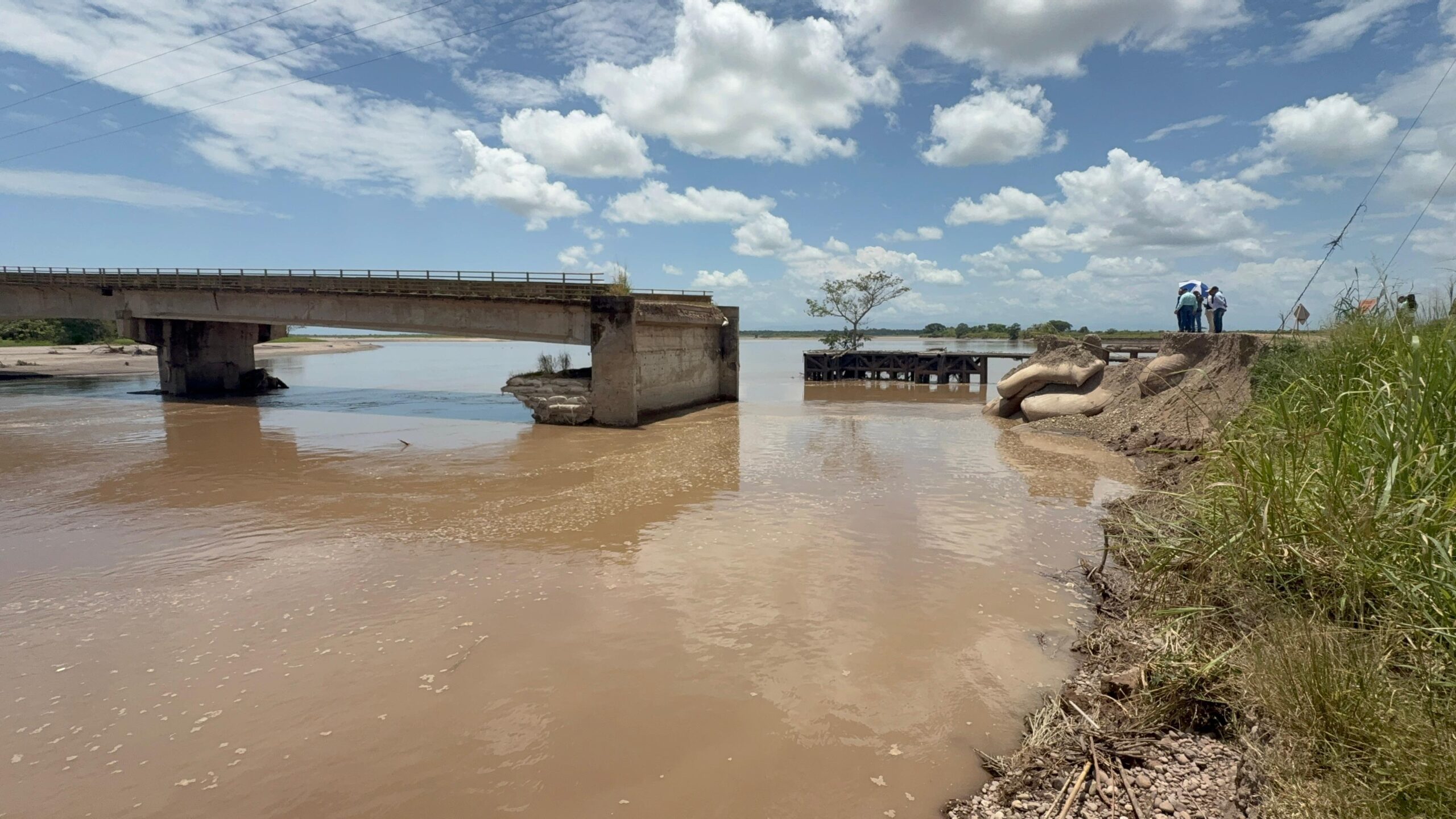 Gobernación interviene el puente sobre el río Humea para restablecer la conexión entre Cabuyaro y Puerto López 1