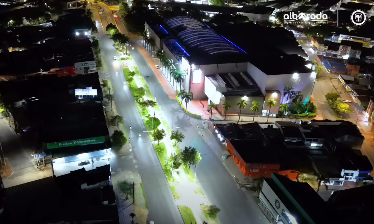 Avenida 40 de Villavicencio estrena 579 luminarias LED tras renovación del alumbrado público