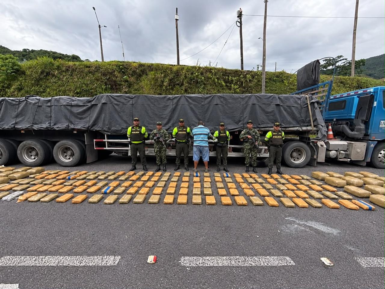 Incautan 332 kilos de marihuana creepy en la vía Bogotá – Villavicencio