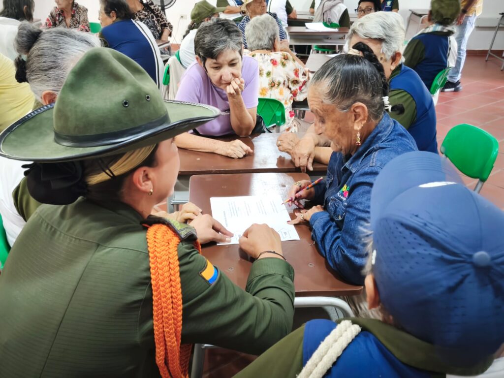 Mónica Lizarazo, la mujer policía que fortalece el trabajo comunitario en las zonas rurales del Meta 2