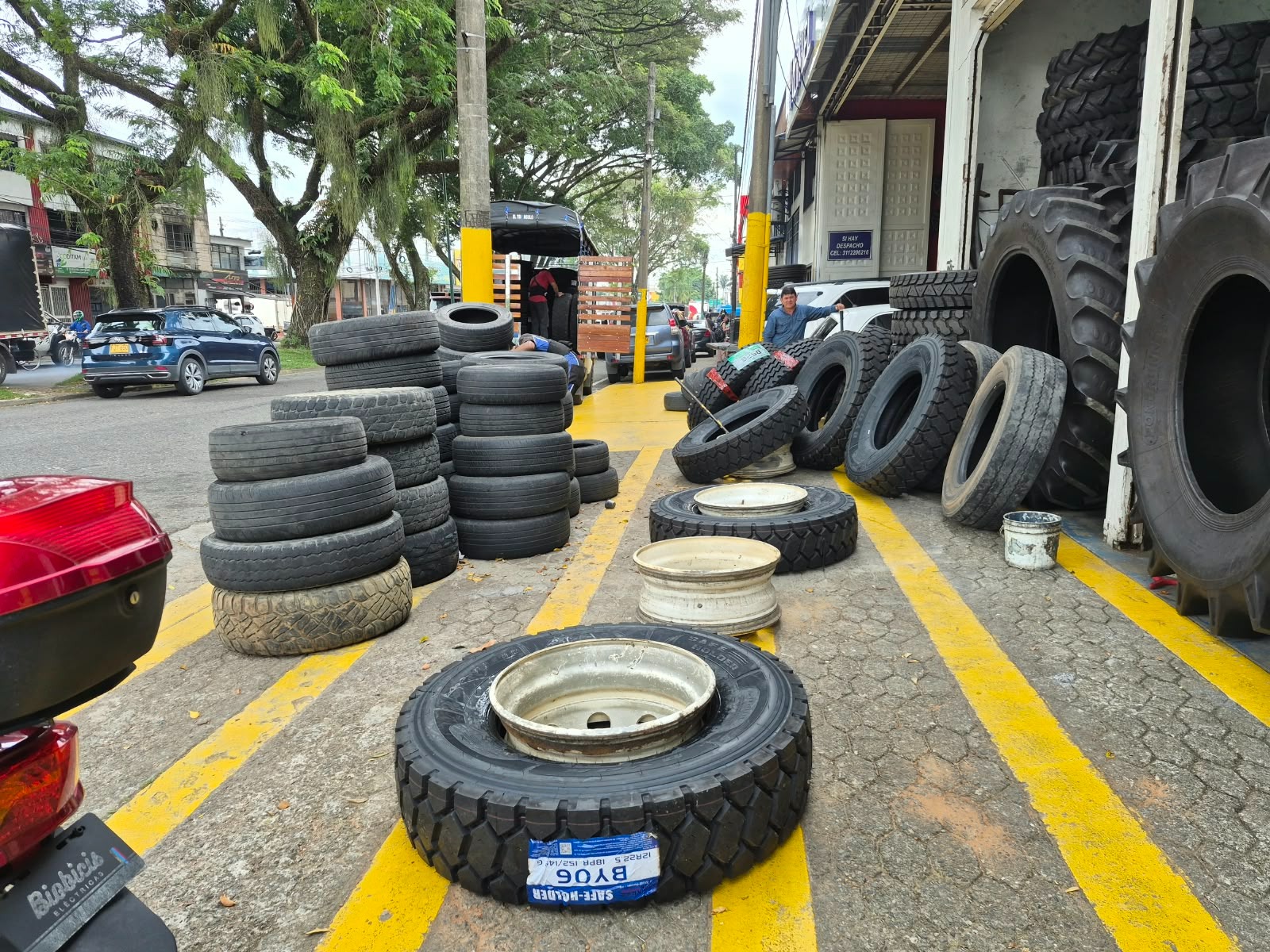 Por acumulación de llantas en las vías, imponen sanción a establecimiento en Villavicencio