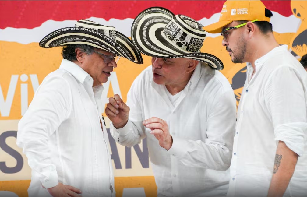 Mancuso dice que funcionarios de Petro habrían pedido inculpar a Uribe, De la Espriella y Vargas Lleras
